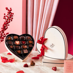 Ivory Noir Heart Box of 14